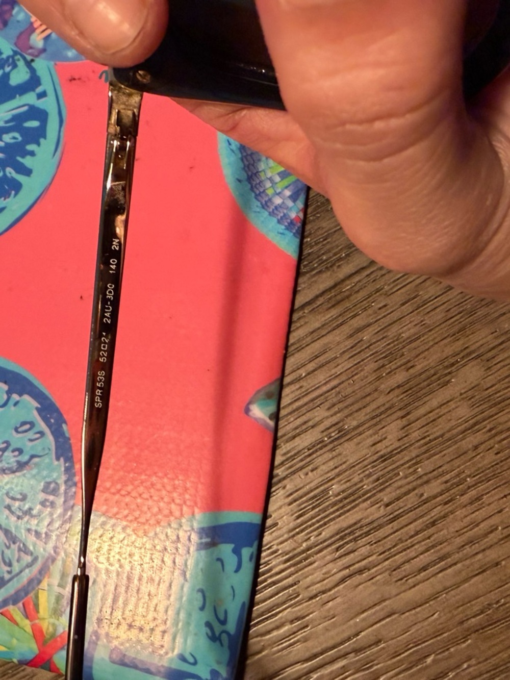 PRADA SHADES 100%”A million girls would kill for this job"Devil Wears Prada - Picture 3 of 4